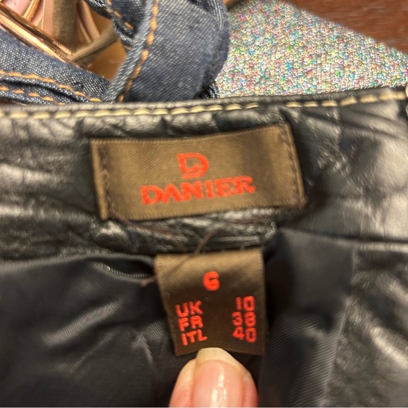 Danier Black lambskin Leather Pants. Silver ring belt. Ivory stitching vintage - Picture 10 of 12